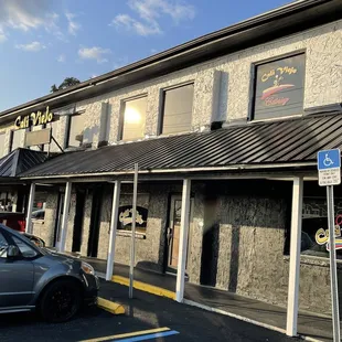 the outside of a restaurant