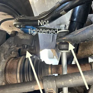 Link not tightened      Missing pin