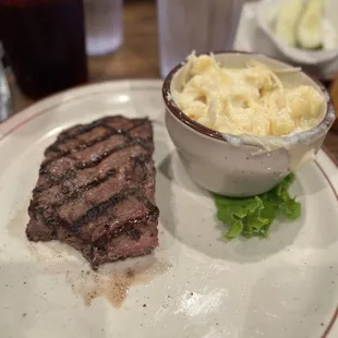 Steak with white mac &amp; cheese delicious