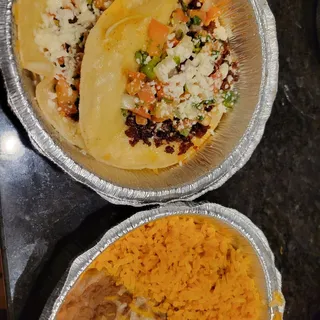 2 Tacos de Chorizo Y Queso Fundido