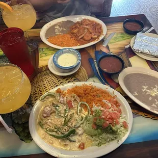 Top :  Camarones a La Diabla Bottom :  Acapulco Special
