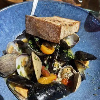 Sauteed Gozze & Vongole