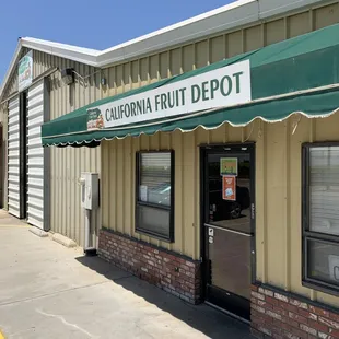 2021.05.10. California Fruit Depot, Exit 119 of CA-15 (877) 366-6309 Big Box Navel Oranges (December - April) $21.50 - $33.00  Shipment: $2