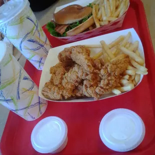 food, chicken wings and fried chicken