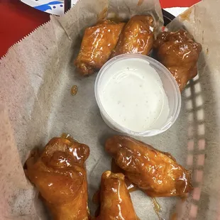 Large Pepperoni, bacon and jalapeño pizza with 6 piece mango habanero wings