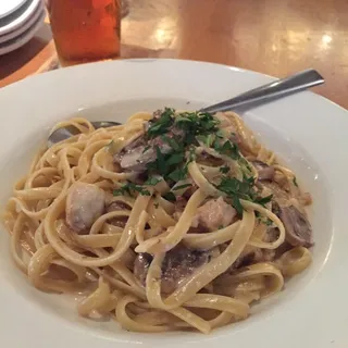 GARLIC CREAM FETTUCCINE