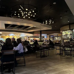 Inside seating for dinner, cute and modern 7.0/10