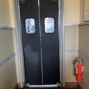 California pizza kitchen black traffic door orlando fl 11:47 am September 26 2023