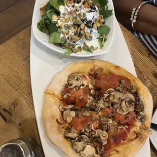 Lunch duo- Mushroom Pepperoni Sausage Baja Crunch