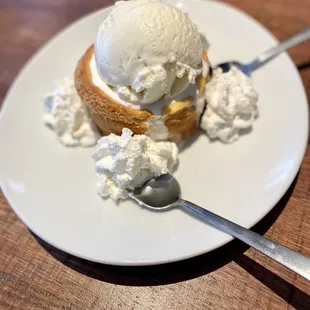 Butter Cake w/ vanilla ice cream