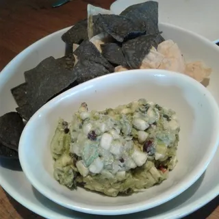WHITE CORN GUACAMOLE + CHIPS