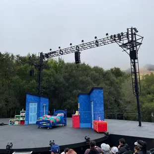 Llama llama red pajama LIVE!