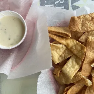 Flour chips and queso