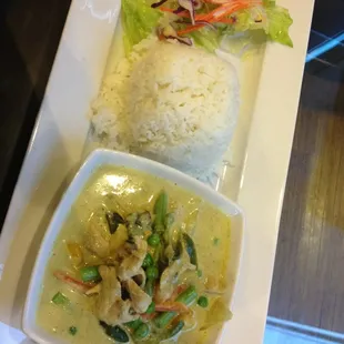 L2 green curry with chicken