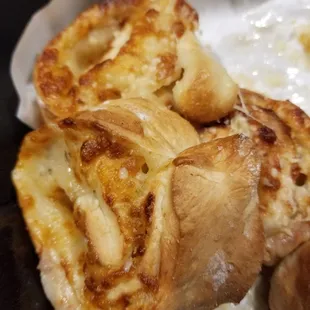Garlic cheese rolls