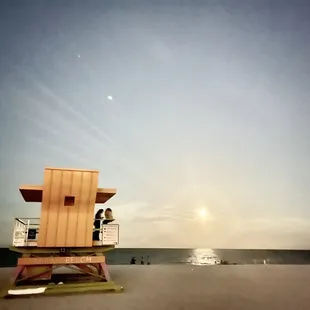 a lifeguard tower on the beach