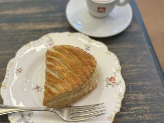 Un Je Ne Sais Quoi