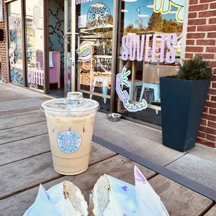 Bagel &amp; cream cheese &amp; latte