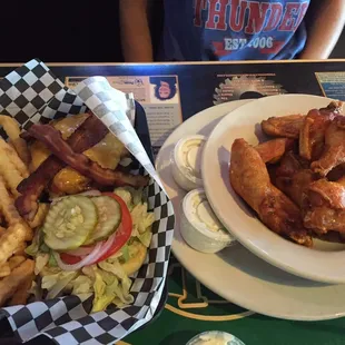 Monday burger special and wings ! Awesome food
