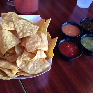 Chips and Salsa (8oz)