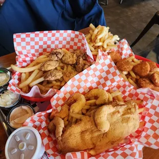 Fried Oysters,  shrimp, and fish basket