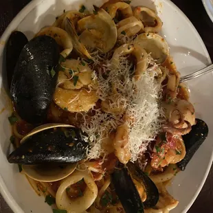 Thick calamari, shrimp, mussels and clams over linguini in a red sauce