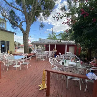 Great outdoor seating area! Perfect atmosphere!
