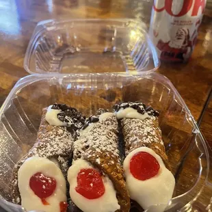 Two faced Cannoli