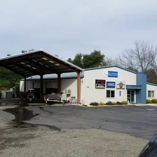 Outside view of Cal's Marine