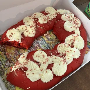Red velvet king cake