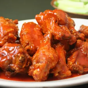 a plate of chicken wings with sauce