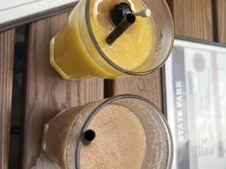 Shays Pub & Wine Bar