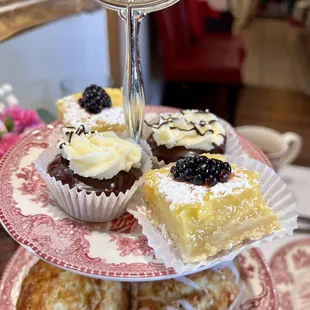 food, cupcakes, dessert