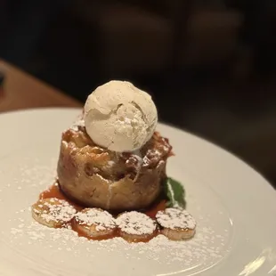 Banana&apos;s Foster cake - good