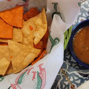 Fresh chips &amp; salsa