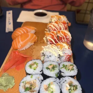 Salmon nigiri, Camon 2 Roll l, salmon skin roll