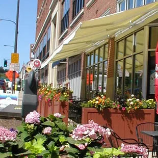 the outside of a restaurant with tables and chairs