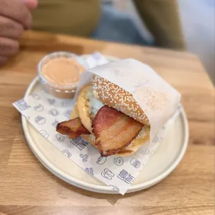 Brekkie sandwich (10/10)