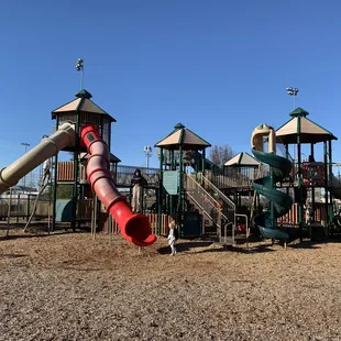 Pretty nice structure with slides for kiddos to enjoy!