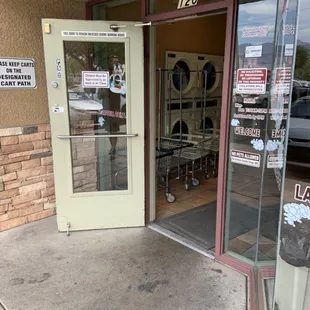 We are located on the southwest corner of Fort Lowell and Campbell. We are in the same plaza as Baggin's and Skechers.