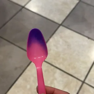 Color changing spoons