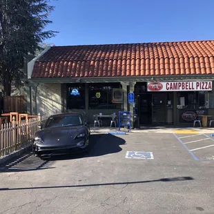 6 outdoor tables available and plenty of indoor seating also.