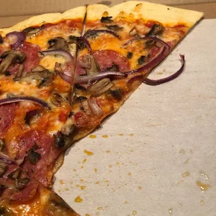 Crust was thin and dry