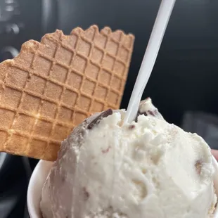 S'mores gelato, stale waffle cone