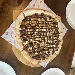 S'mores dessert pizza