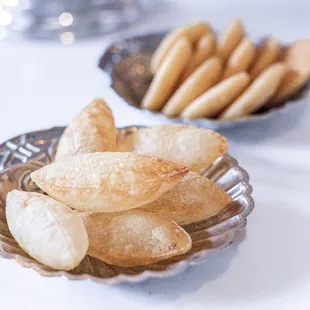 Pomme souffle and blinis for the caviar