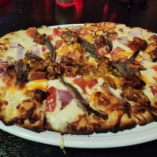 Bbq chicken small pizza with anchovies added. Fresh!