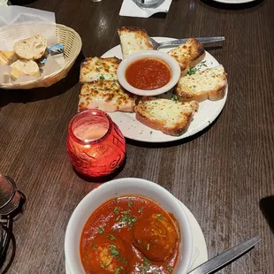 Garlic Bread, Meatballs