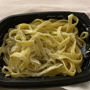 Dry/ bland fettuccine Alfredo.