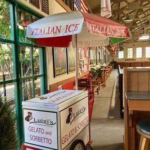 This little gelato &amp; sorbetto cart adds a nice touch!